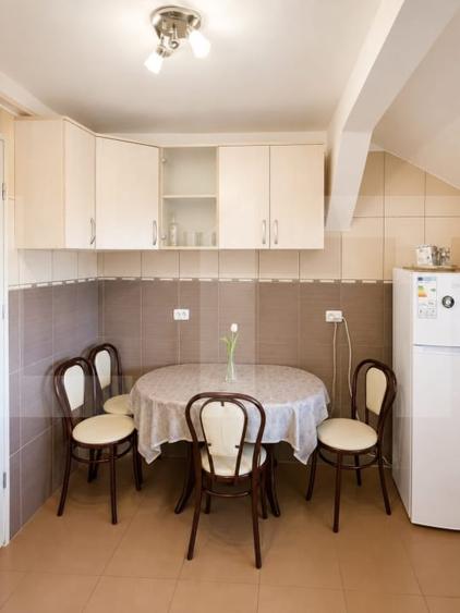 Apartament cu 2 camere semidecomandat, mobilat în Aradului — fotografia 3