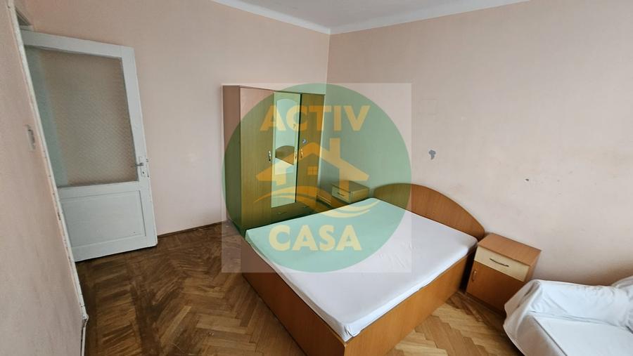 Apartament cu 2 camere decomandat în Roman