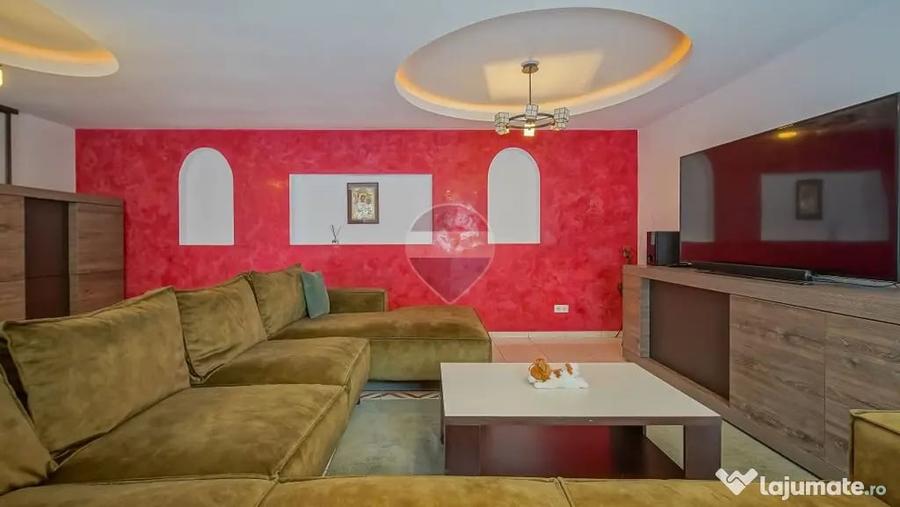 Casă cu 7 camere cu Teren 300 Mp în Central
