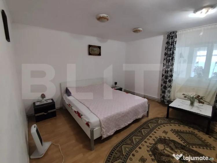 Casă cu 5 camere cu Teren 14500 Mp în Central
