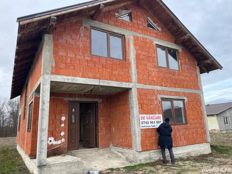 Vand Casa ?i Teren in Raturile Medie?ului - 10