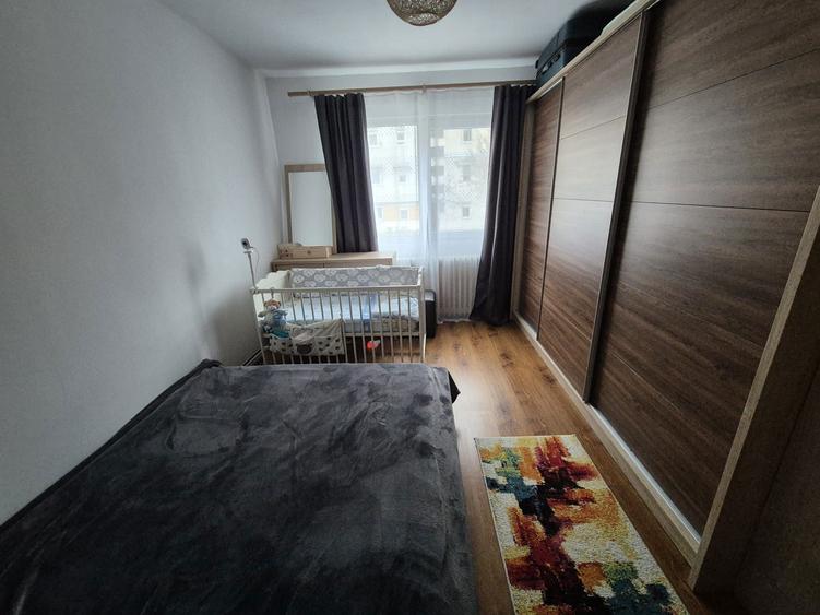 De vanzare apartament cu 3 camere - 4