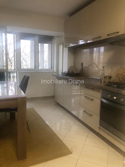 De inchiriat 3 cam Piata Unirii fantani stradal