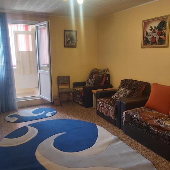 Apartament cu 2 camere semidecomandat în 13 Decembrie