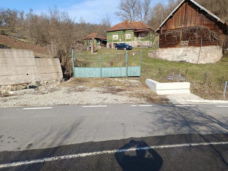 Vand casa la sat - 1