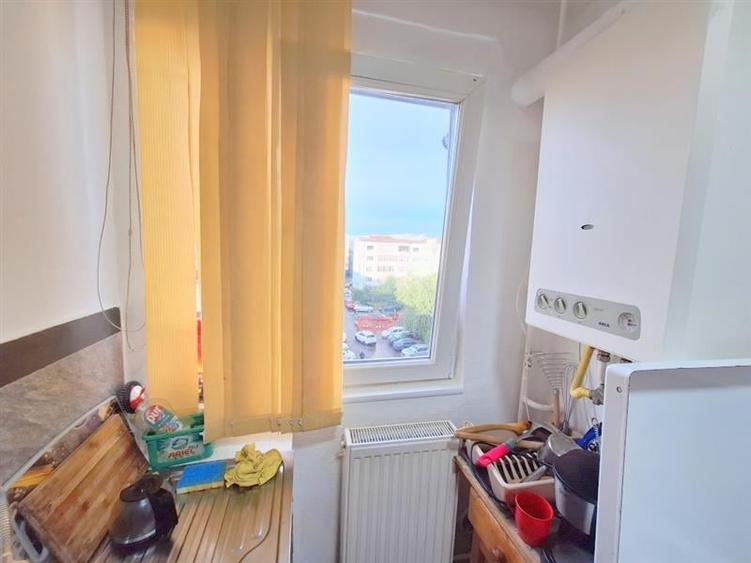 Apartament 2 camere, cu centrala, zona Scolii 16 - 11