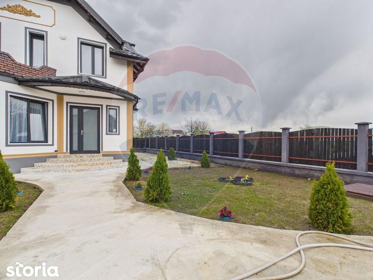 Casa / Vila cu 5 camere de vanzare - 10