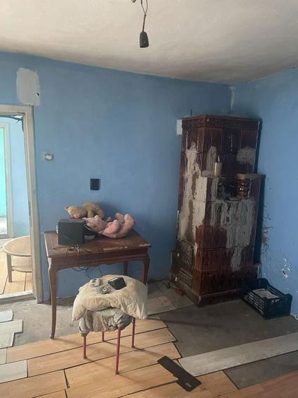 Inchiriez Casa la curte doua camere baie bucatarie hol - 1