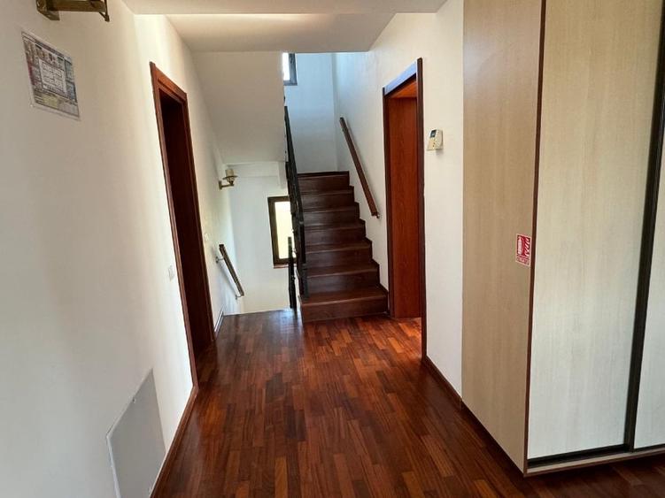 Vilă premium cu grădină spectaculoasă și casă de oaspeți - 9