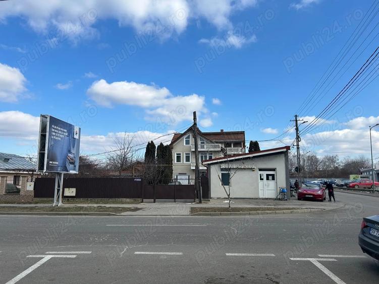 Imobil la col? de strada (Vila) Roman, Bd Republicii - 5