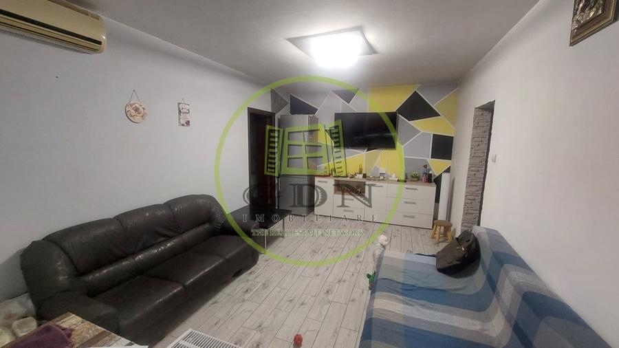 Apartament trei camere semidecomandat, Rovine zona Dezrobirii - 1