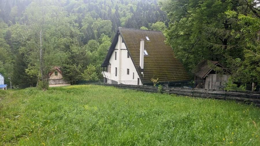 Teren de 328 mp, în Izvoru