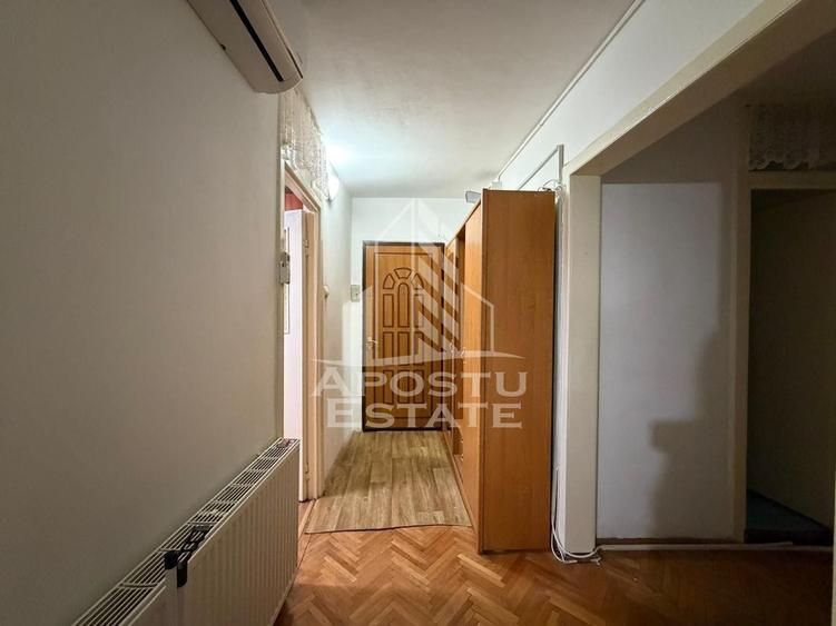 Apartament cu 3 camere, 2 bai, decomandat, centrala proprie, Girocului - 11