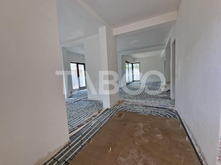 Casa individuala de vanzare cu teren, terasa, garaj si curte Selimbar - 9