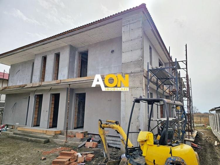 Apartament cu 3 camere, 2 bai, curte proprie, parcare si boxa 40 mp - 1