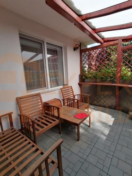 Casă individuală cu 6 camere cu Canalizare în Oituz