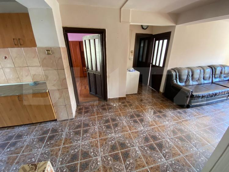Apartament cu 3 camere semidecomandat, mobilat în Baciu