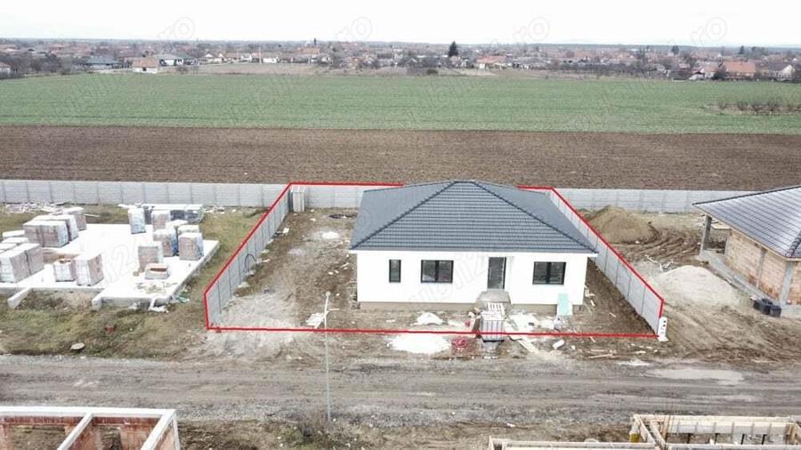 Casa noua cu 4 camere in Lazuri | Ansamblu rezidential privat - 1