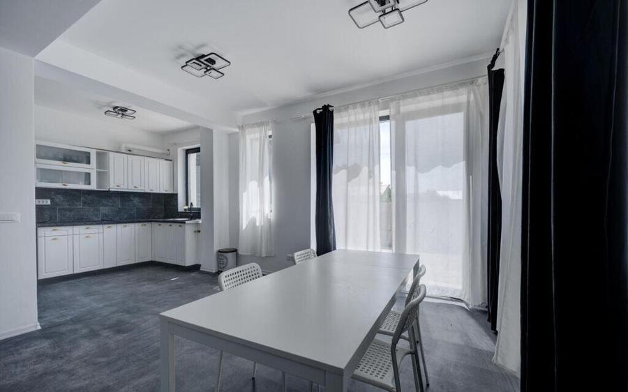 Casa moderna 3 dormitoare,140m2,living generos, loc - 2