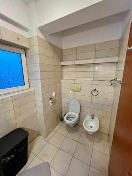 Proprietar vand apartament 2 camere + 1 loc de parcare - 12