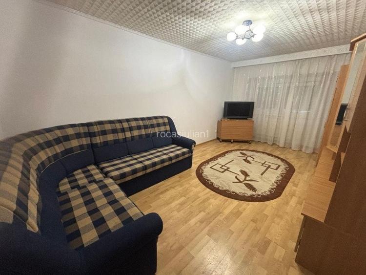 Inchiriez apartament cu 3 camere la 1 minut de Colina