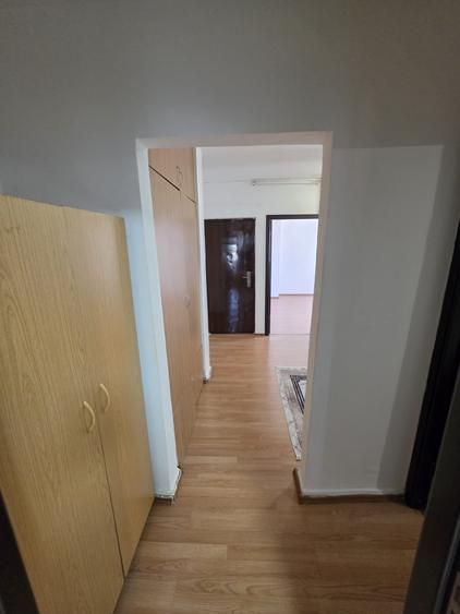 Capitol (Blvd Mamaia)- 2 camere decomandate 56mp, etaj 3/4 - 136.500euro - 10