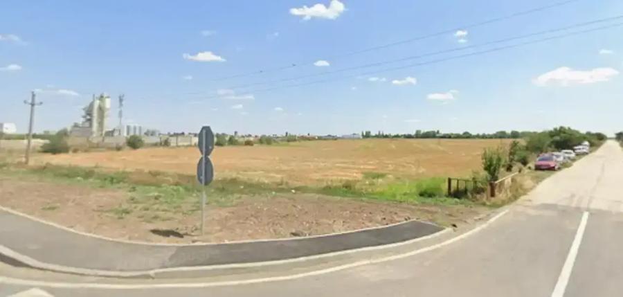 Teren construibil direct, parcelabil, cu acces din DNCB si DN4 - 3