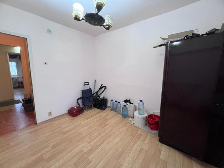 Apartament 4 camere,zona Liceul-Auto - 3