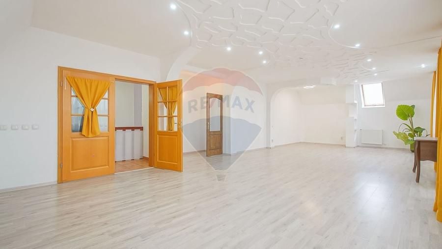 CENTRAL - Vila  DE INCHIRIAT  - pretabila diverse businessuri - 15