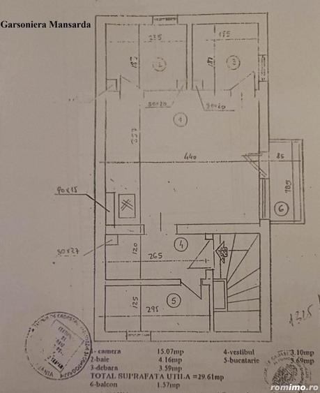 Dacia-Toamnei singur in curte - 4