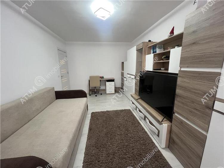 Apartament renovat cu 3 camere decomandate in zona Vasile Aaron - 11