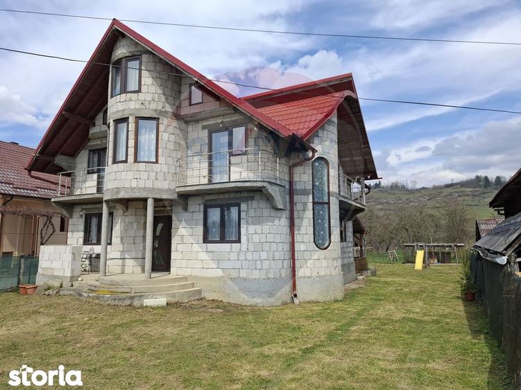 Casa / Vila cu 5 camere de vanzare - 1