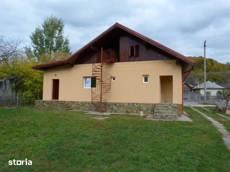 Casă cu 4 camere cu Teren 2100 Mp în Ludești