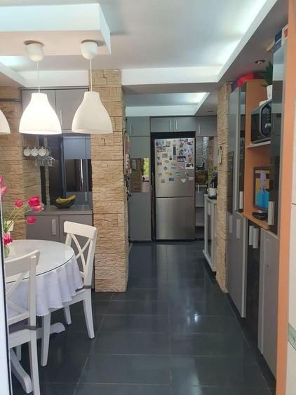 Apartament cu 3 camere decomandat, mobilat în Valea Rosie