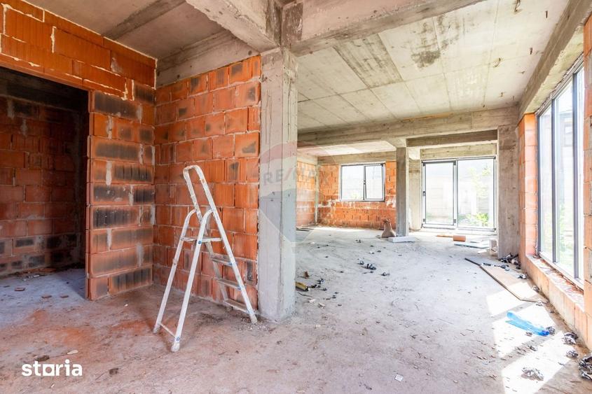 Casă cu 5 camere cu Teren 264 Mp în Central