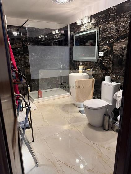 Apartament cu 3 camere semidecomandat, mobilat în Mărăști