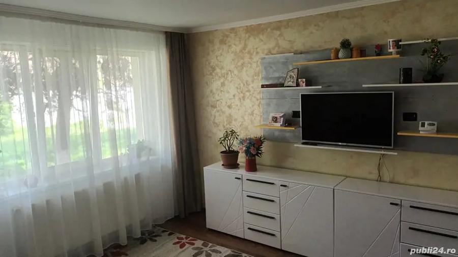 Apartament cu 4 camere în Drăgășani