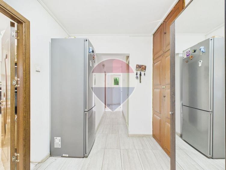 Apartament cu 3 camere decomandat, mobilat în Colentina