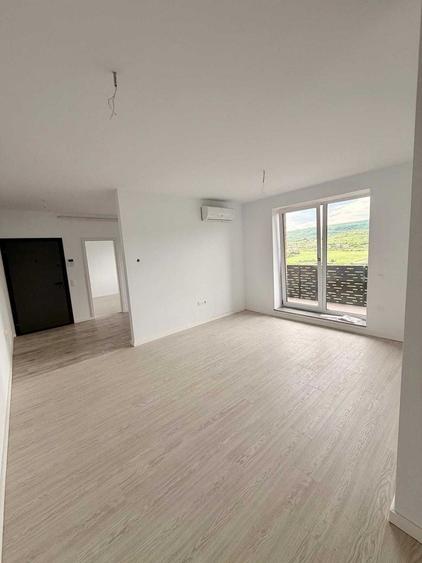 Apartament cu 3 camere semidecomandat în Exterior Vest