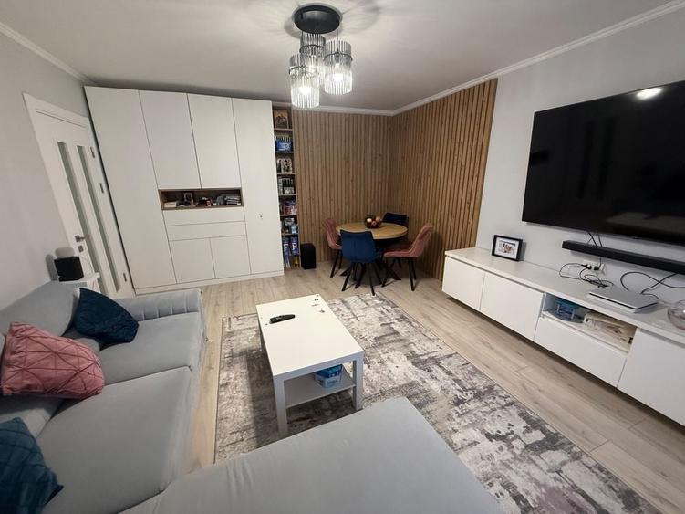 Apartament cu 3 camere decomandat în Vitan