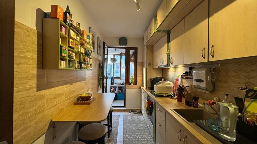 Apartament cu 5 camere decomandat, mobilat în Dristor