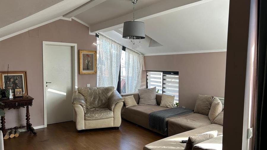 Apartament cu 4 camere semidecomandat în Basarab