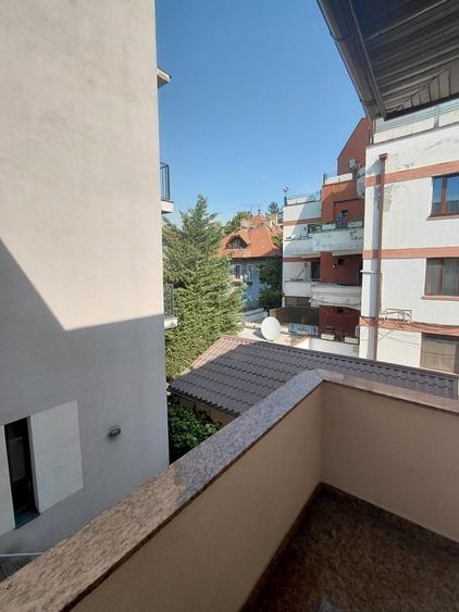 Apartament cu 4 camere semidecomandat în Aviatorilor