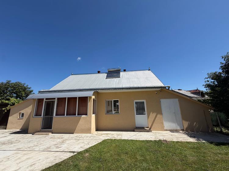 Casă cu 4 camere în Măriței