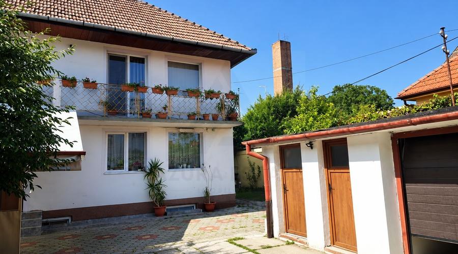 Casă individuală cu 5 camere cu Canalizare în Central