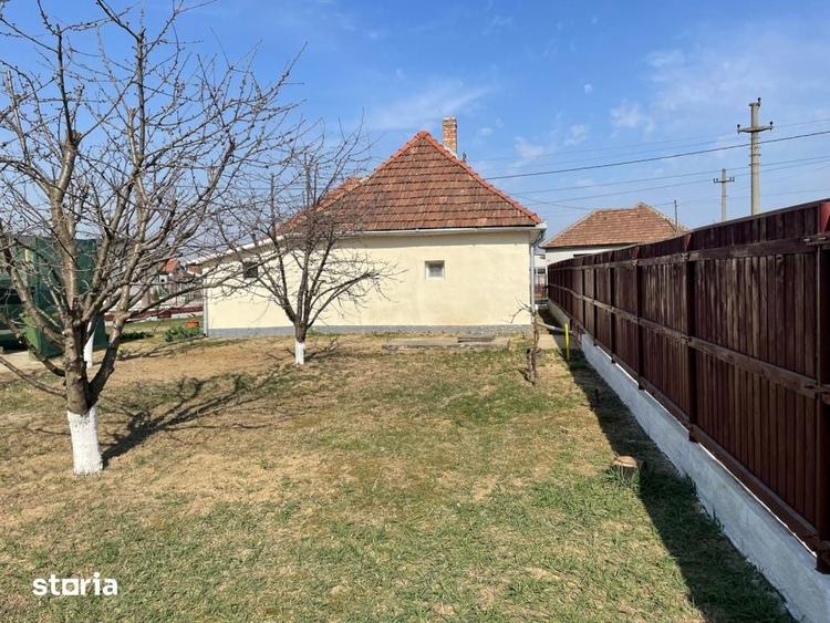 Casă cu 2 camere cu Teren 1160 Mp în Central