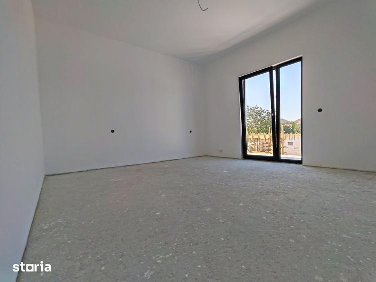 Casă cu 5 camere cu Teren 200 Mp în Lumina