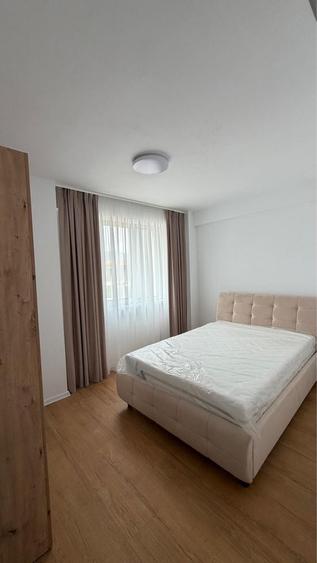 Apartament cu 3 camere decomandat în Exterior Vest