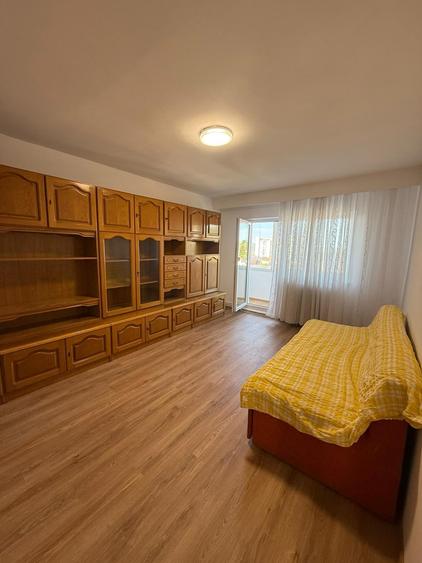 Apartament cu 3 camere decomandat în Câmpului