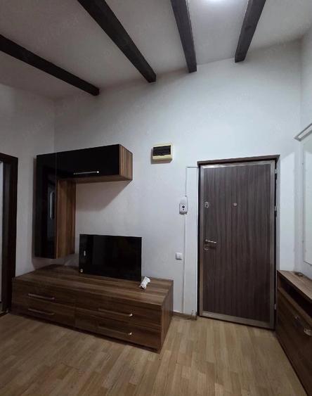 Apartament cu 2 camere semidecomandat în Florești